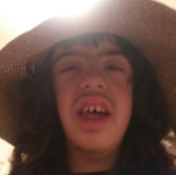 Meet your Posher, Theda. I *need* to sell here!! 😍❤️ - Picture 5 of 16